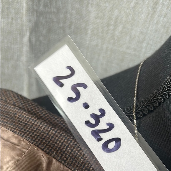 Brown Sport Coat with Notch Lapel and Classic Design - Picture 5 of 8